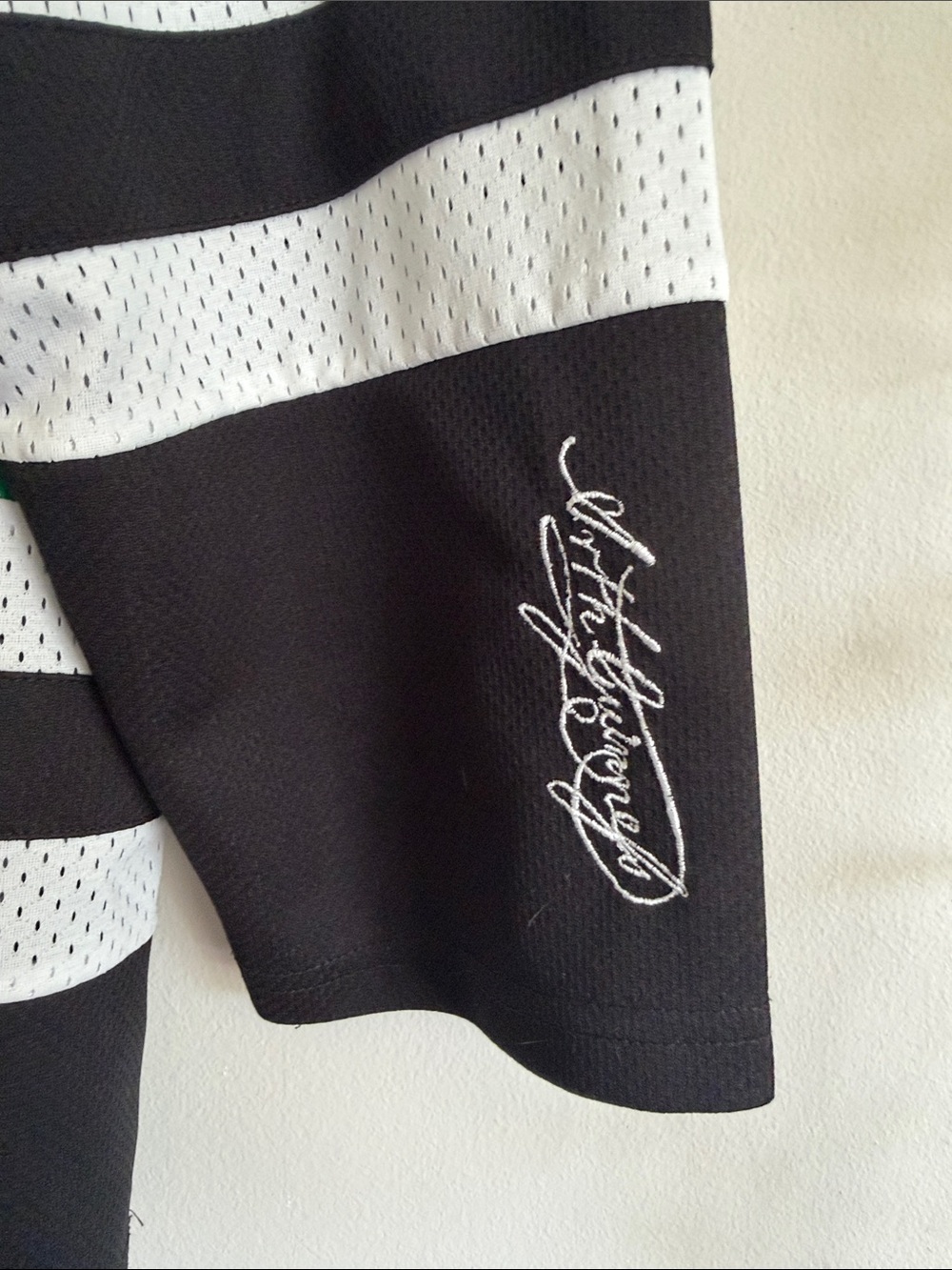 Guinness Ice Hockey Jersey - Picture 4 of 6